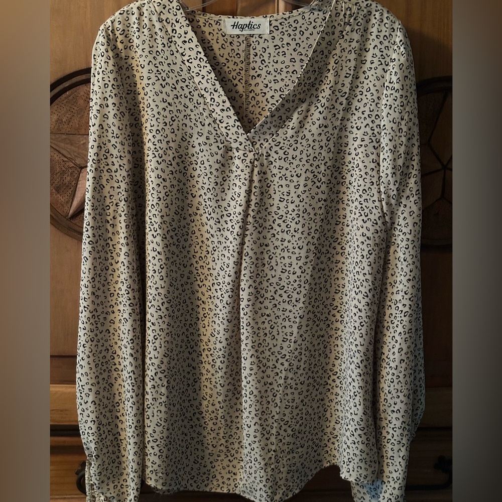 Leopard print v-neck blouse top